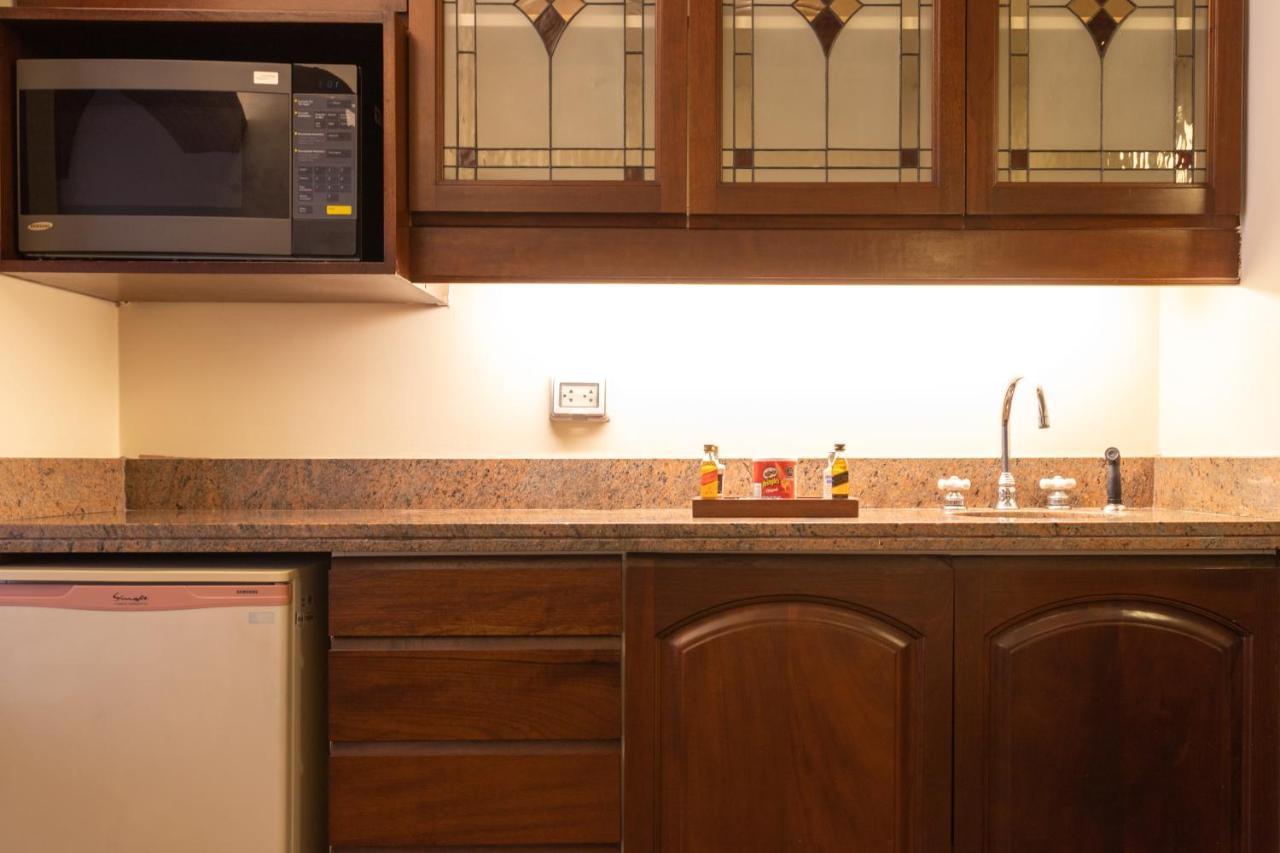 J&A Classic Hotel Lima Exterior photo A kitchen with under-cabinet lighting