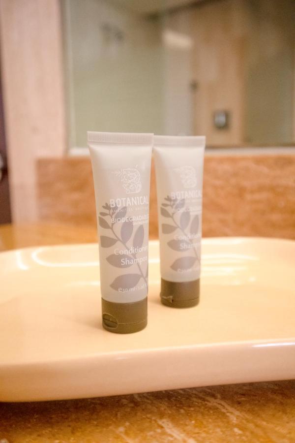J&A Classic Hotel Lima Exterior photo Shampoo and shower gel