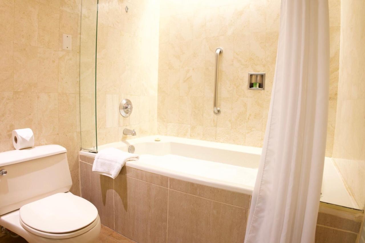 J&A Classic Hotel Lima Exterior photo A bathtub with shower curtain