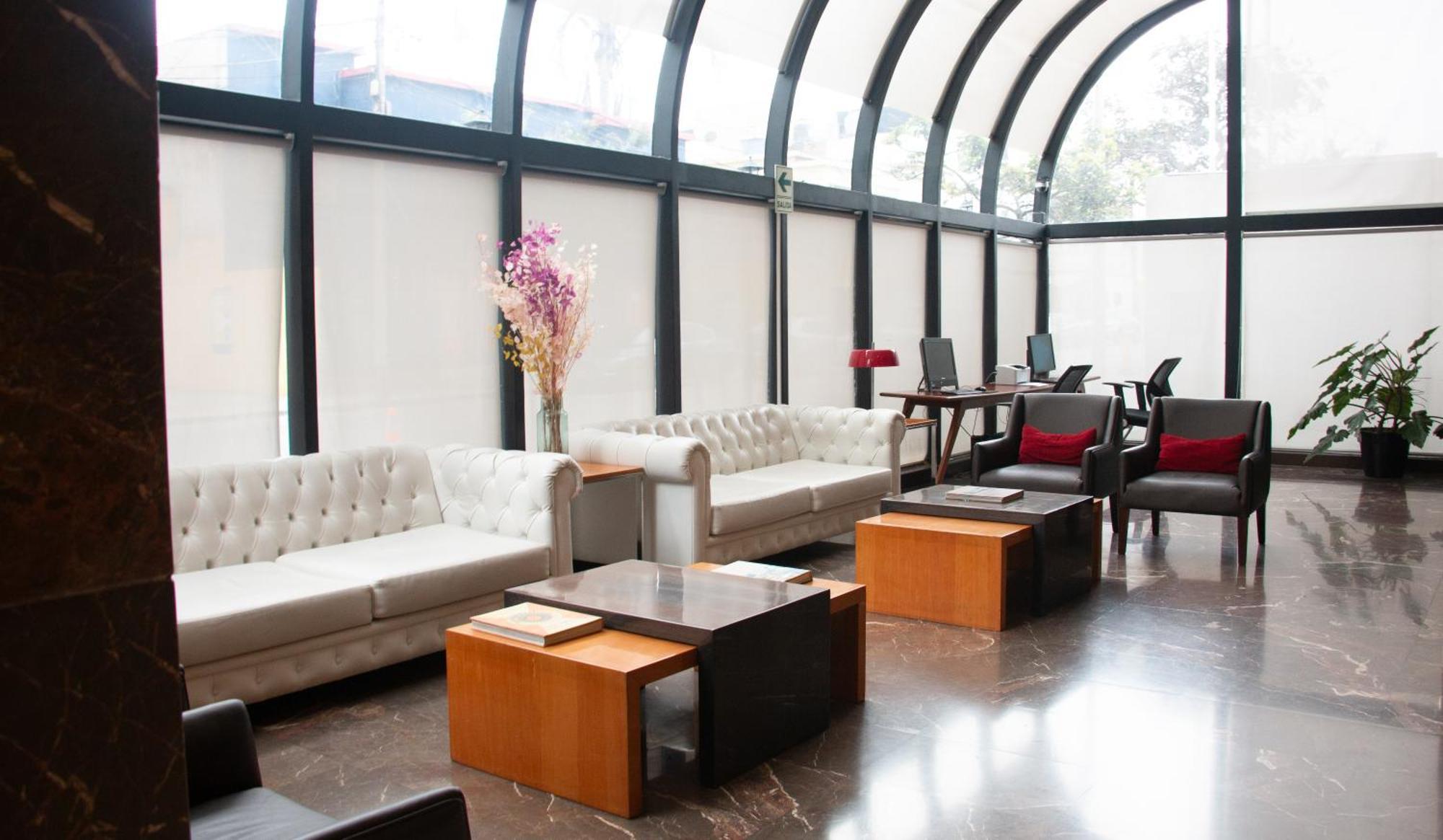J&A Classic Hotel Lima Exterior photo The lounge at the airport